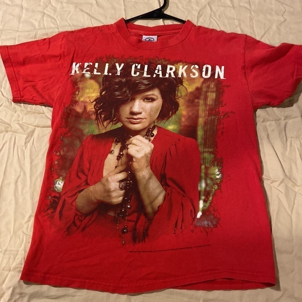Men’s Kelly Clarkson my December 2008 concert T-shirt in size medium